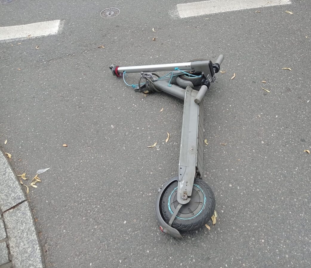 Gmina Mykanów: 16-latek na hulajnodze elektrycznej ciężko ranny