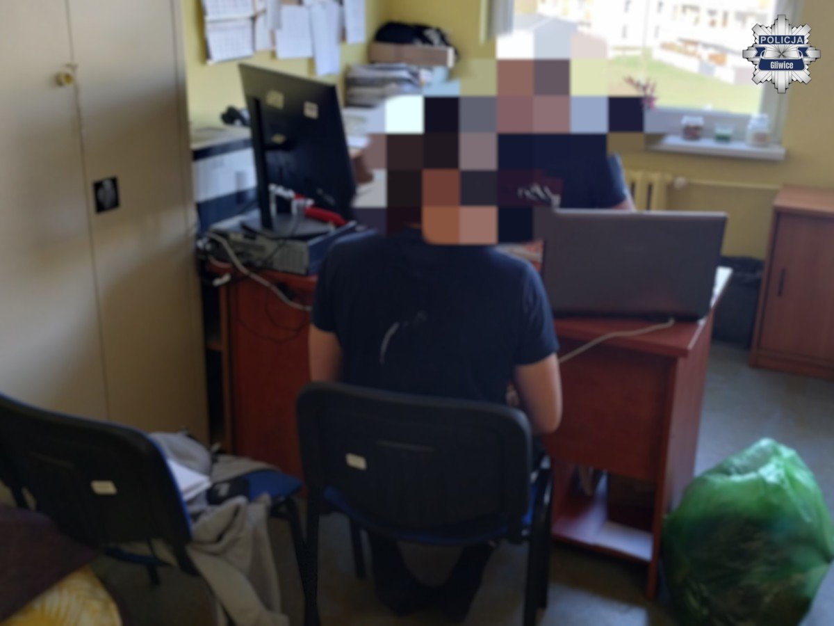 Nietrzeźwy kierowca w Gliwicach uderza w budynek