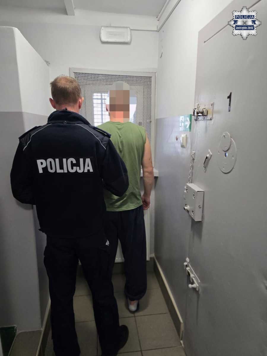 Nietrzeźwy kierowca z dożywotnim zakazem uderzył w radiowóz