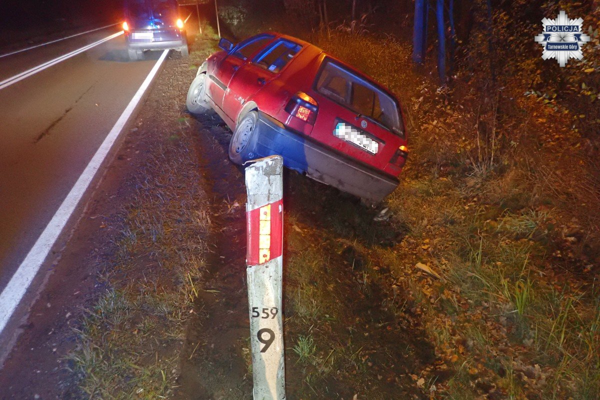 Zjechał do rowu – był nietrzeźwy