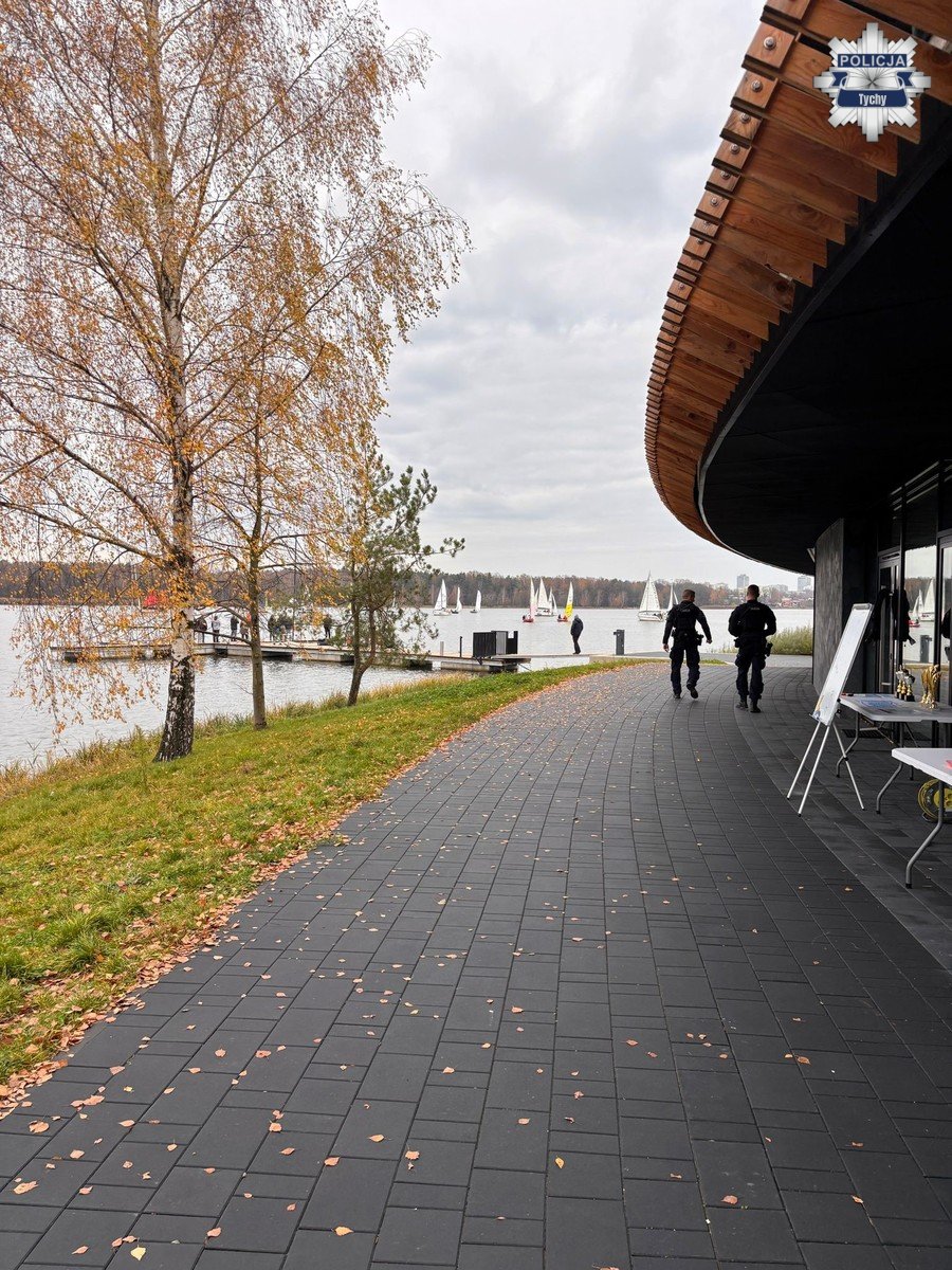 Policjanci edukują podczas Regat Niepodległościowych w Tychach