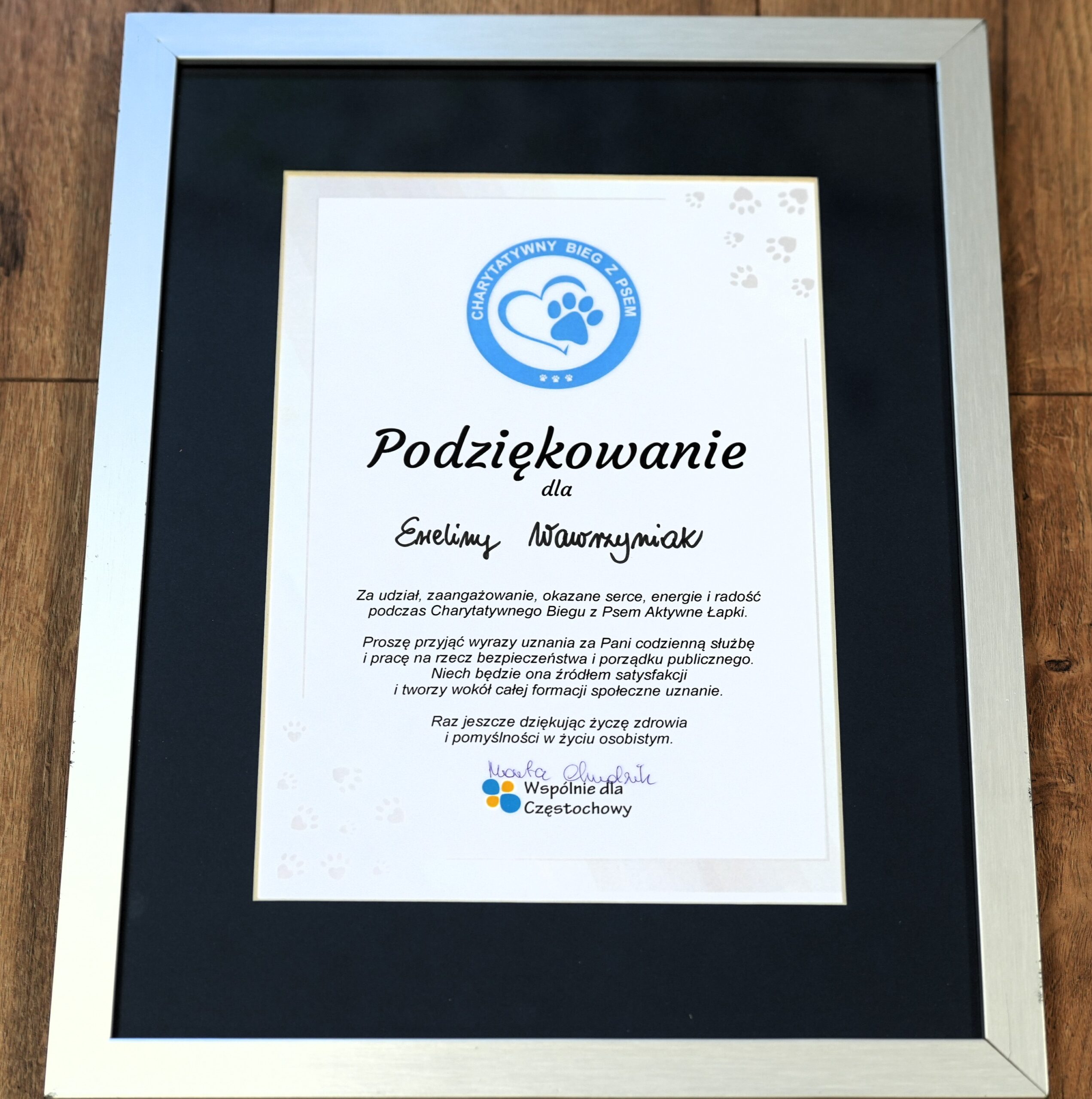 Strażniczki miejskie z Częstochowy wyróżnione za udział w biegu