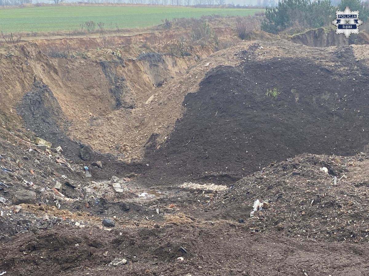 Nielegalne składowisko odpadów odkryte w powiecie radomszczańskim