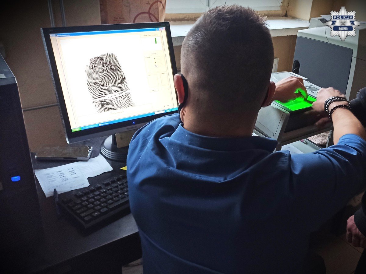 Wandal biegał po Będzinie, niszcząc samochody