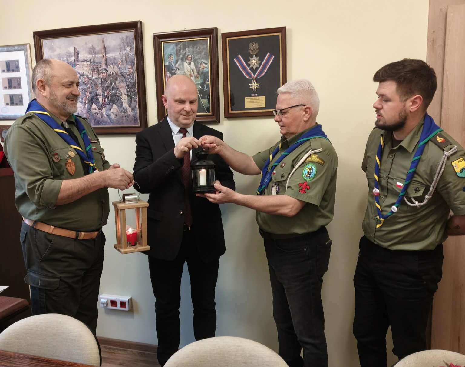 Światło Pokoju w Częstochowie: Harcerze przekazali symboliczne płomienie