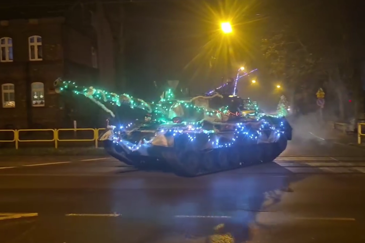 Świąteczny czołg przejechał ulicami Śląska