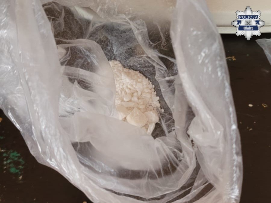 Taksówkarz zasnął na drodze z 3 kilogramami narkotyków