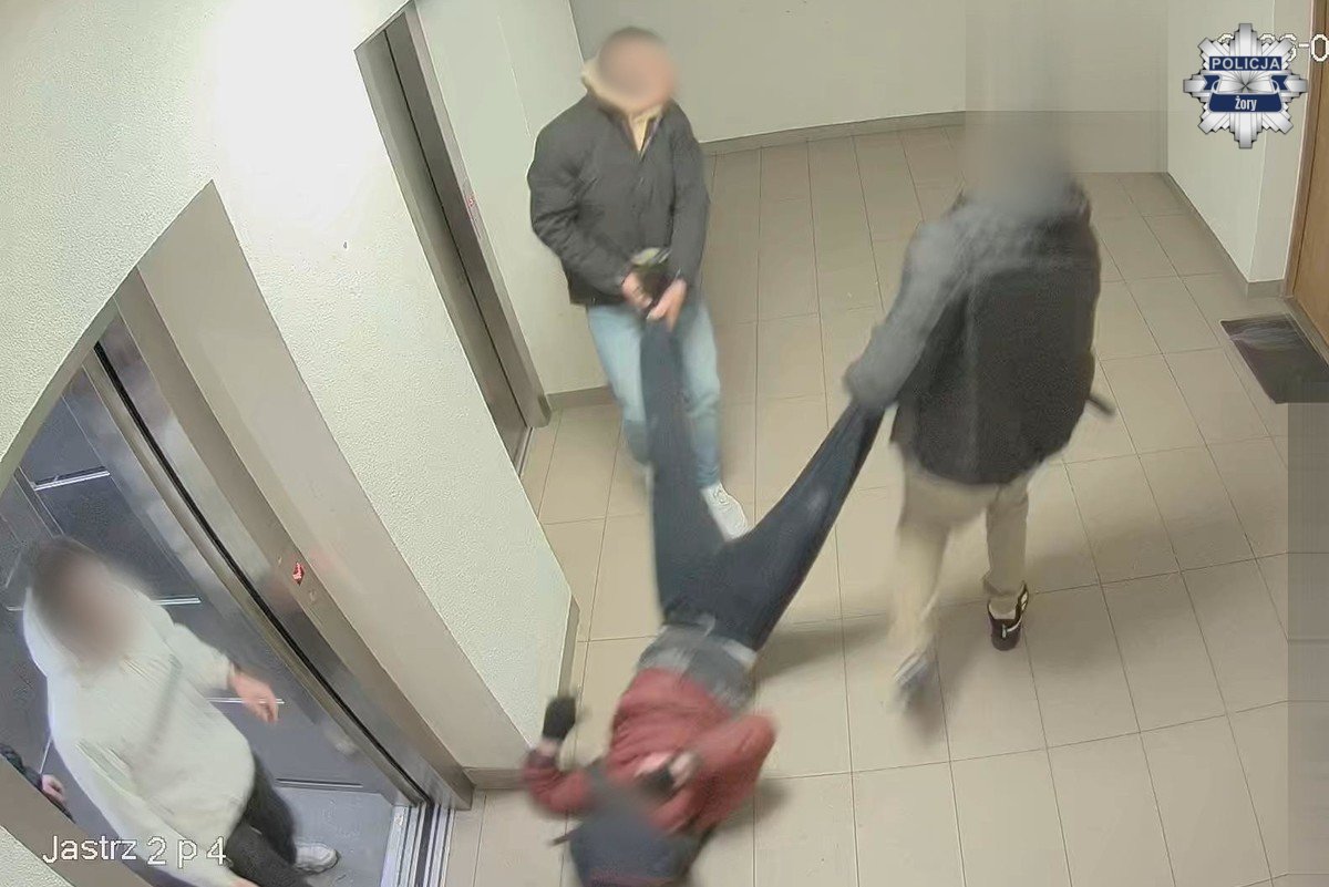 Brutalny atak w windzie: sprawcy zatrzymani