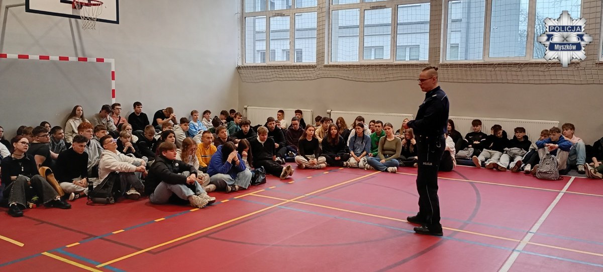 Stop uzależnieniom! Spotkanie profilaktyczne z młodzieżą