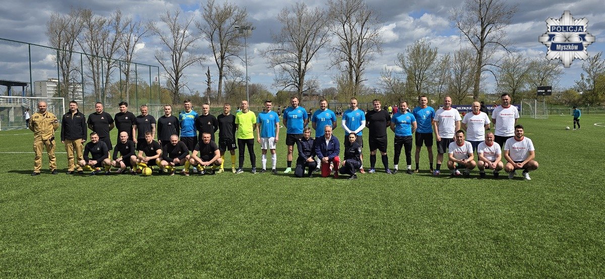 Mundurowi na boisku: sportowe zmagania w Myszkowie