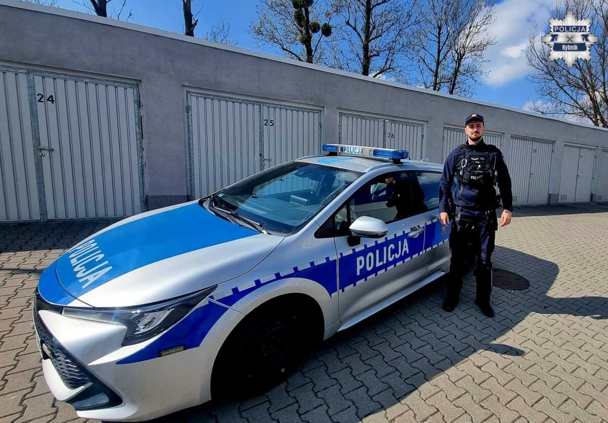 Policjant po służbie zatrzymuje złodzieja w sklepie