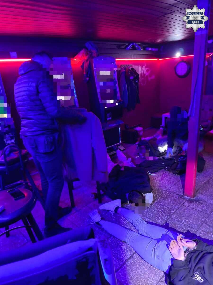 Nielegalny hazard i narkotyki w salonie gier na Śląsku