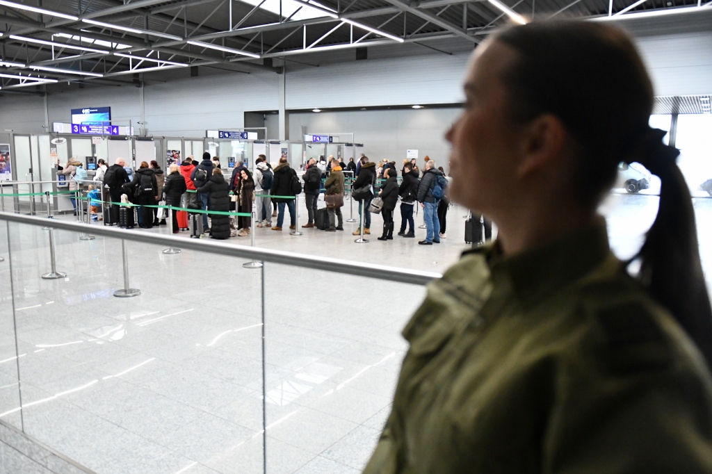 Niejasne deklaracje na lotnisku w Pyrzowicach zakończyły się odmową wjazdu