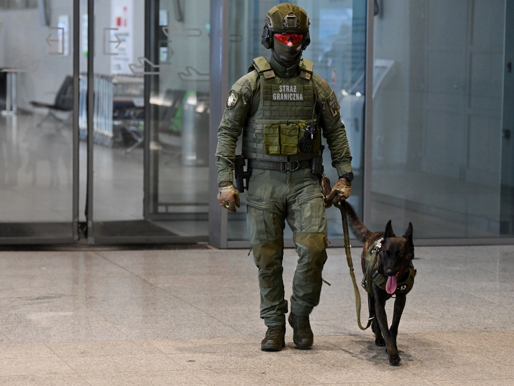 Żart przy odprawie skończył się mandatem i utratą lotu