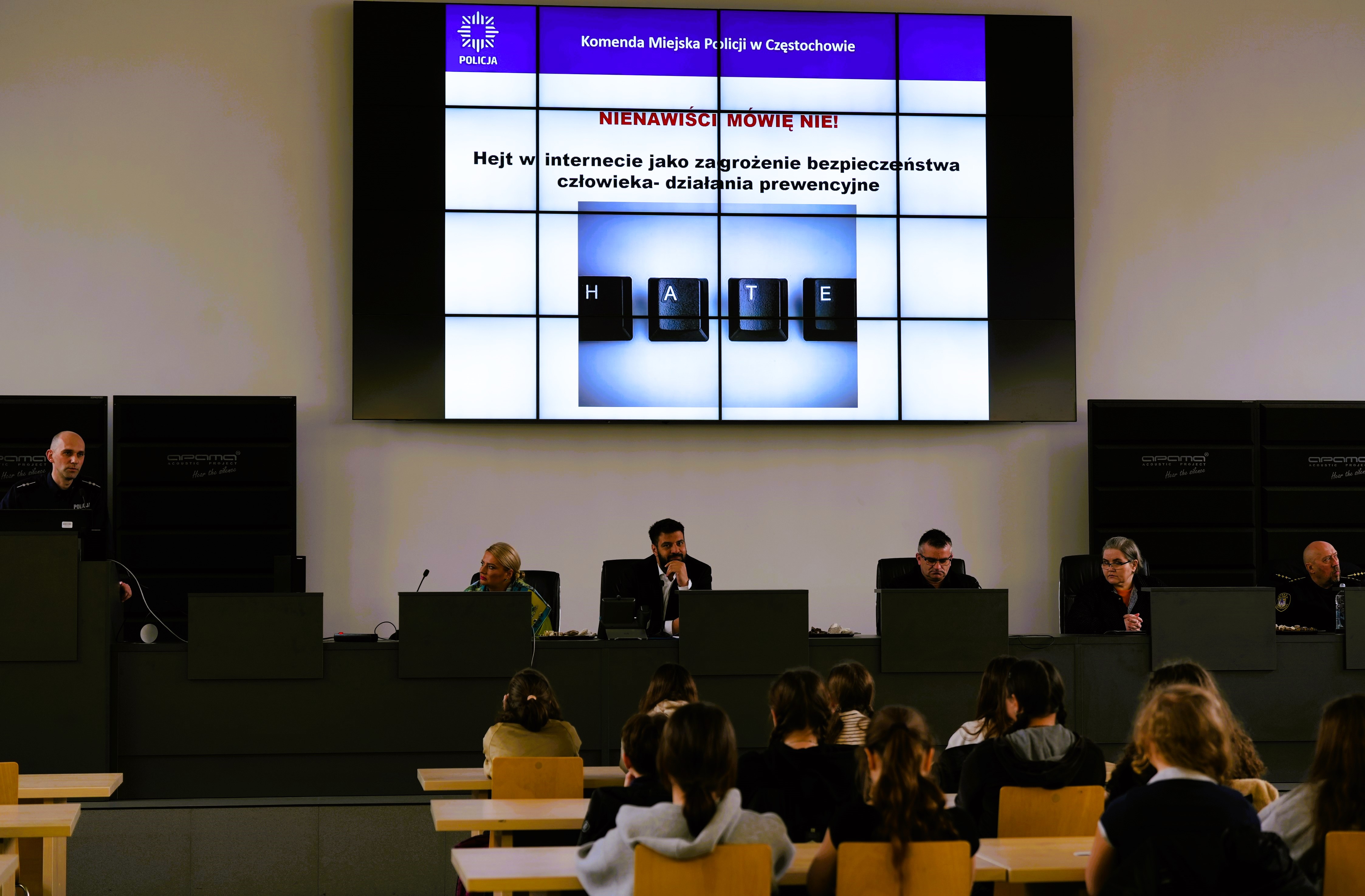 Bezpieczeństwo młodzieży tematem spotkania w komendzie policji