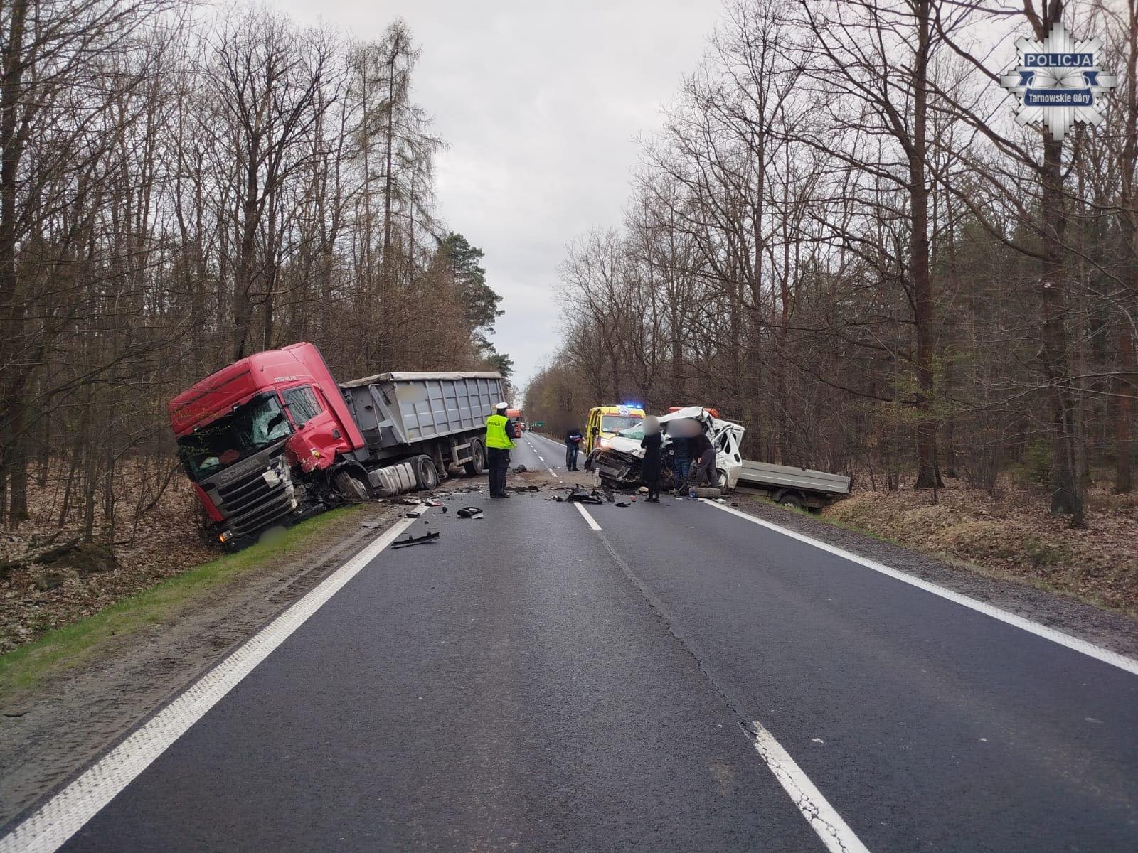 Śmiertelny wypadek na DK78. Droga jest całkowicie zablokowana