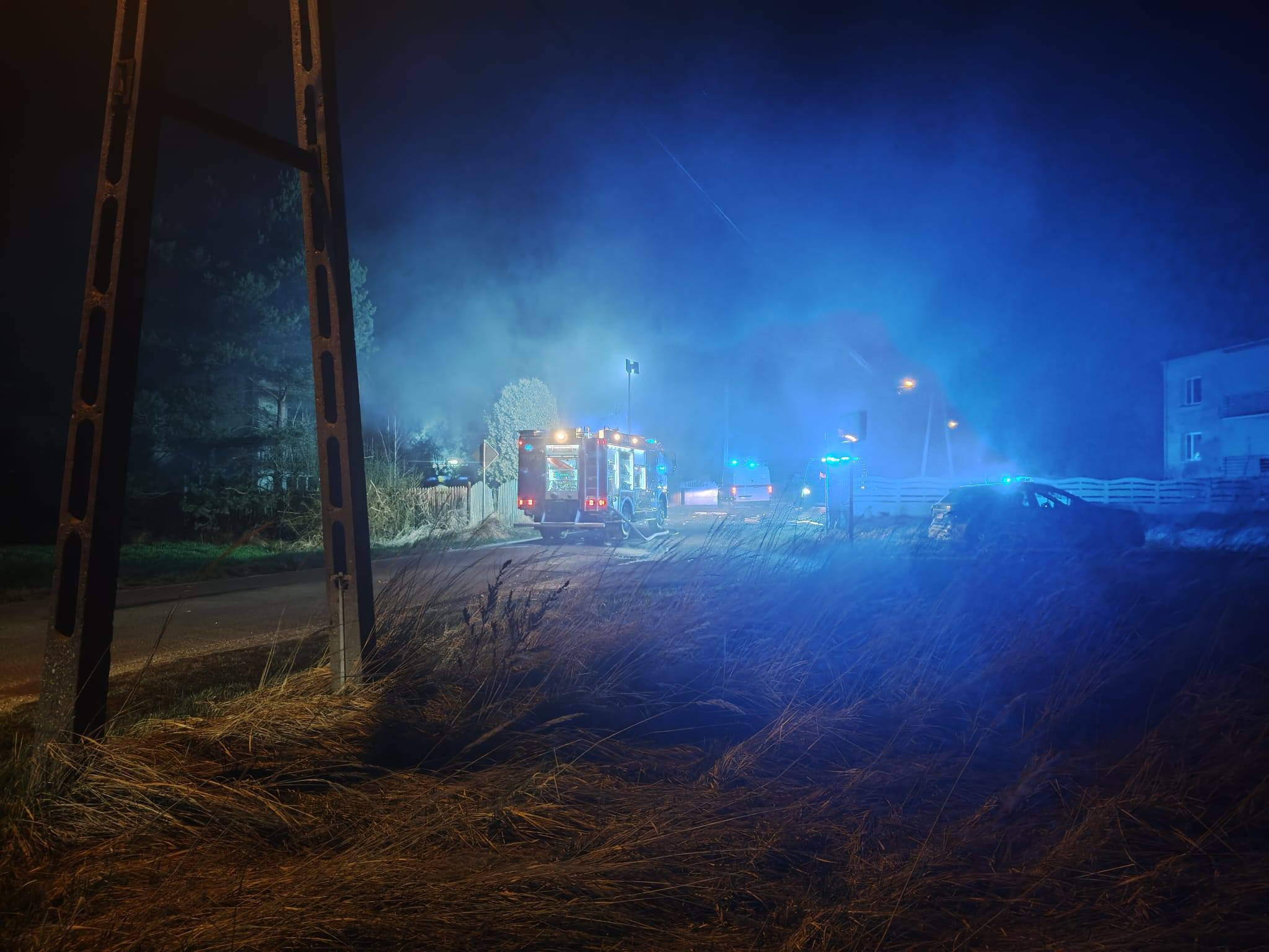 Wybuch gazu w domu pod Częstochową. 69-latek trafił do szpitala [ZDJĘCIA]