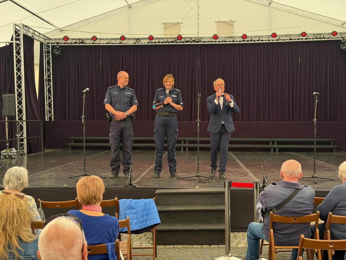 Dni Seniora w Koszęcinie: Policjanci ostrzegają przed oszustwami