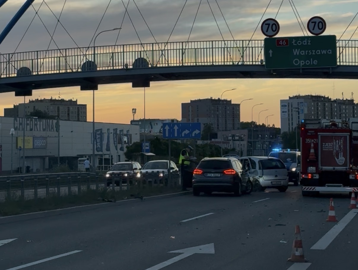 Kolizja trzech samochodów na Alei Wojska Polskiego.