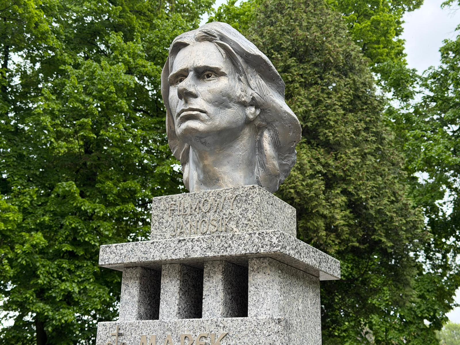 pomnik-perepeczko-1