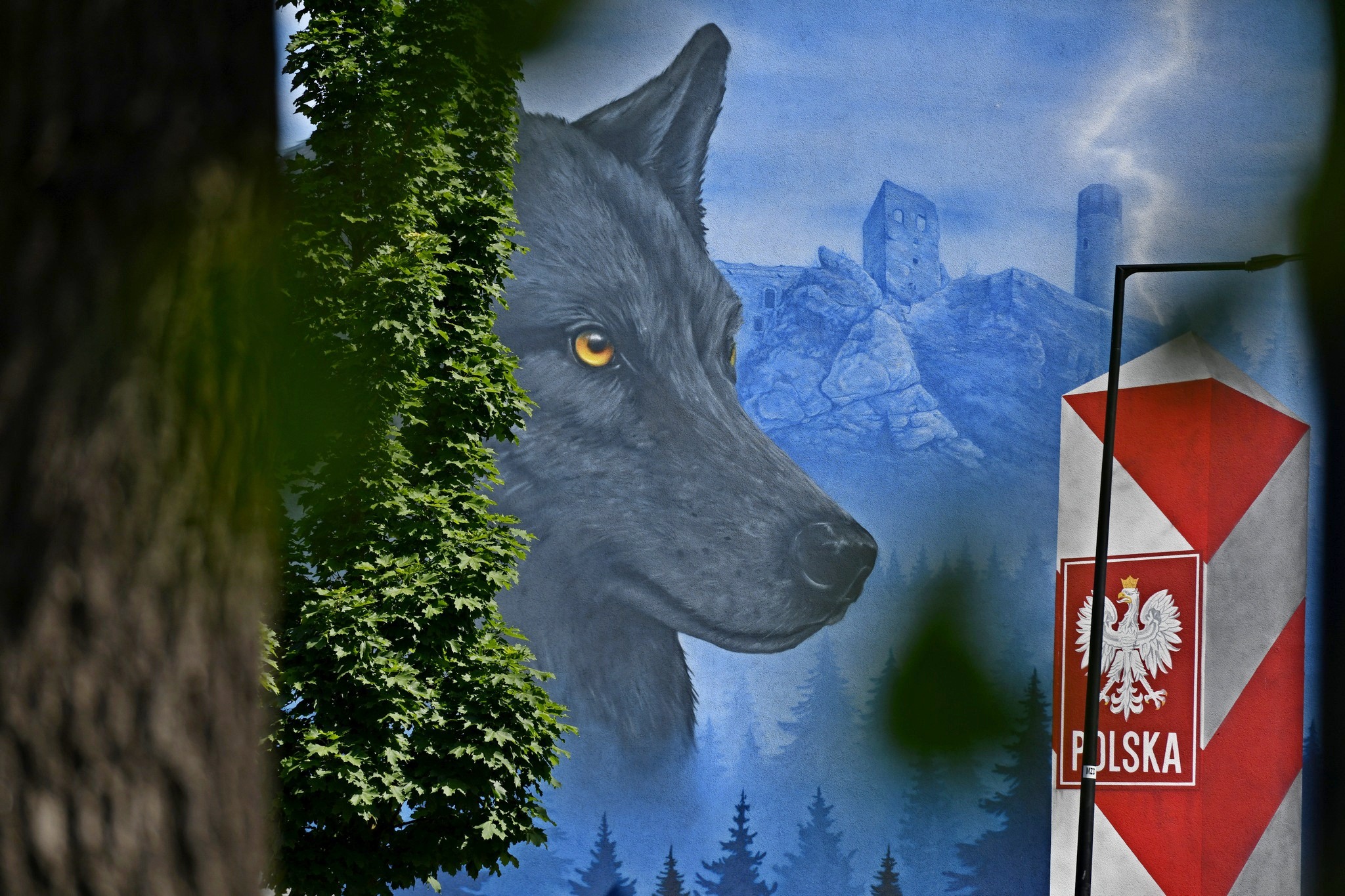 Mural w centrum Częstochowy odsłonięty z okazji 35-lecia Straży Granicznej