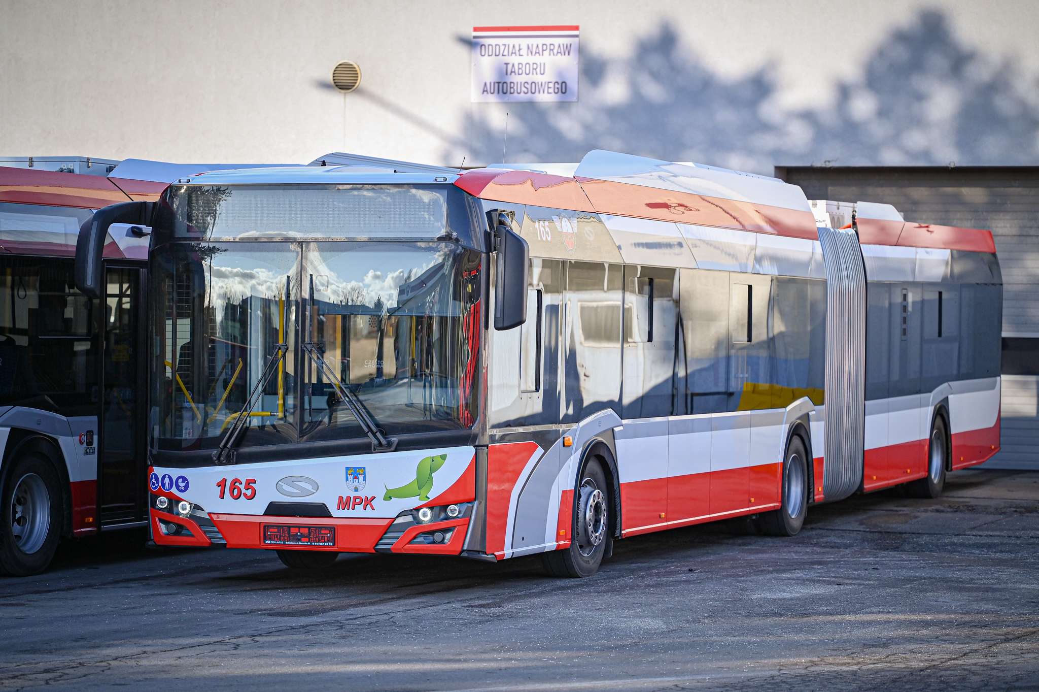 Kolejna korekta na linii 25. Tym razem przez zamknięty przejazd