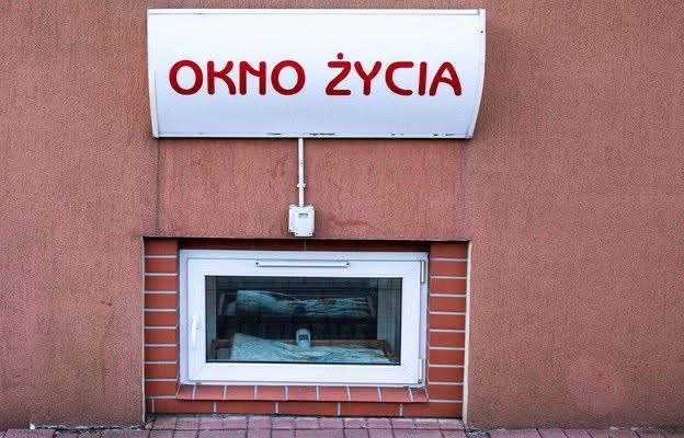 Noworodek pozostawiony w częstochowskim Oknie Życia
