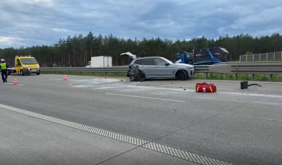 Utrudnienia na A1. Zderzyły się trzy pojazdy