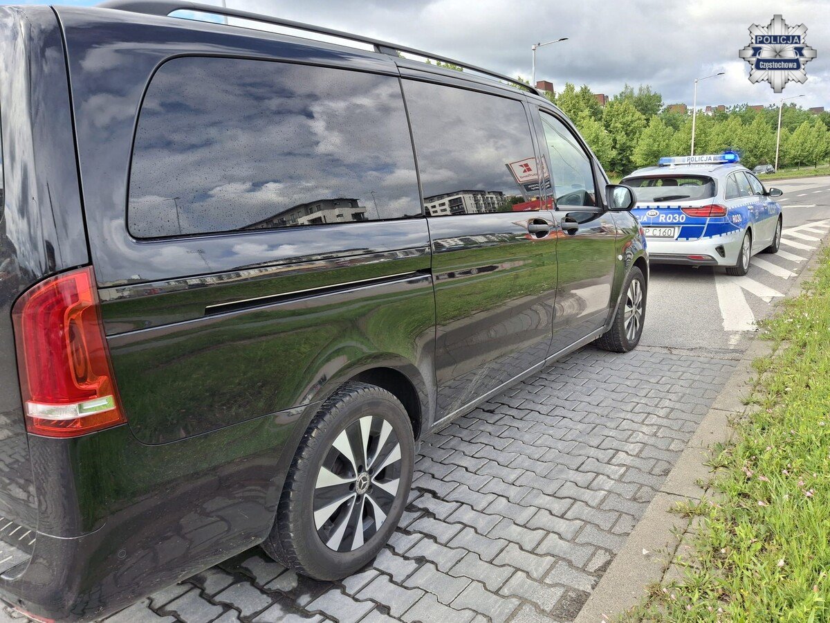 Częstochowa: Pijany kierowca karawanu przewoził trumnę z ciałem