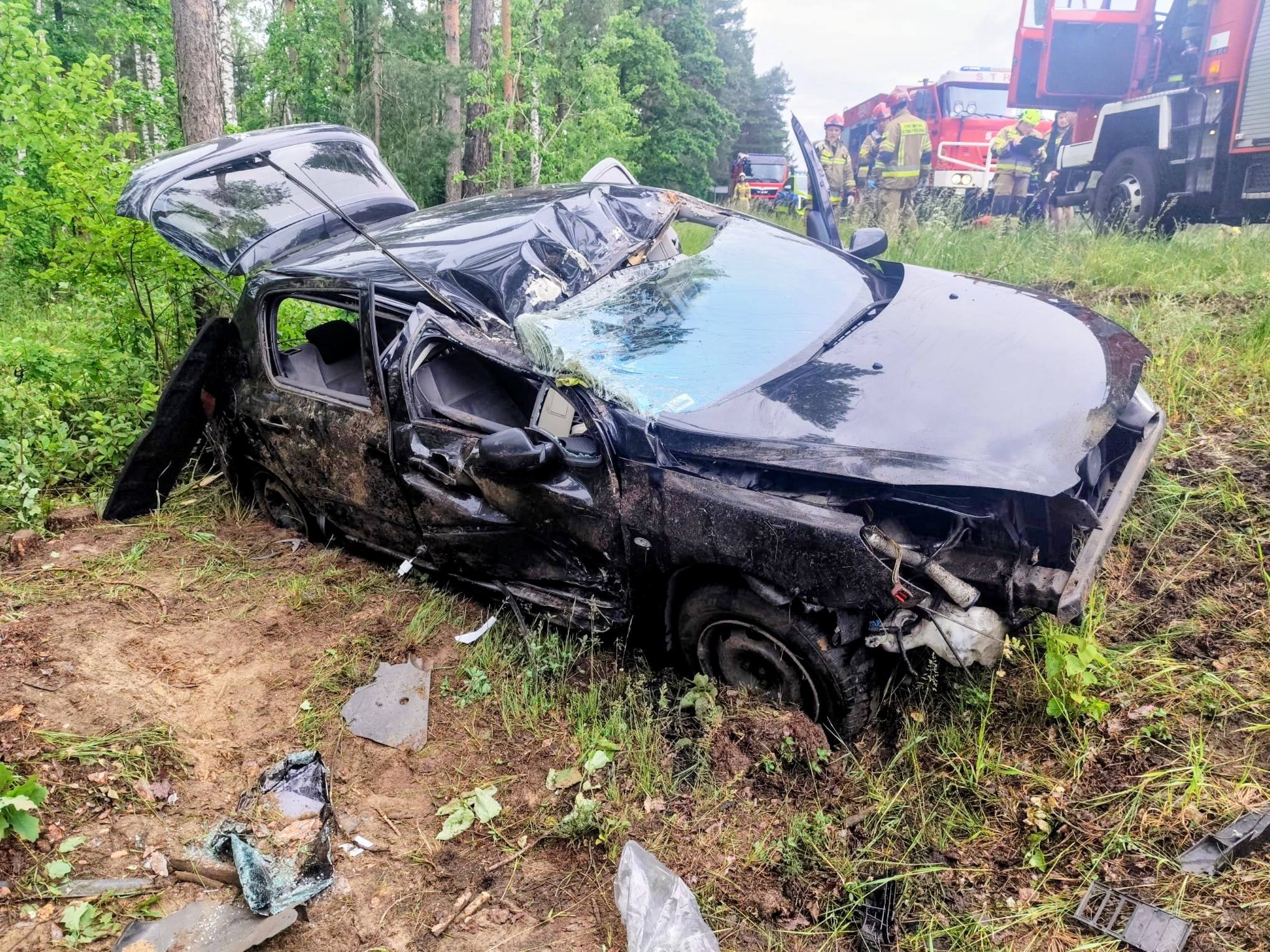 Wypadek w Ważnych Młynach: 20-latka trafiła do szpitala śmigłowcem LPR [ZDJĘCIA]