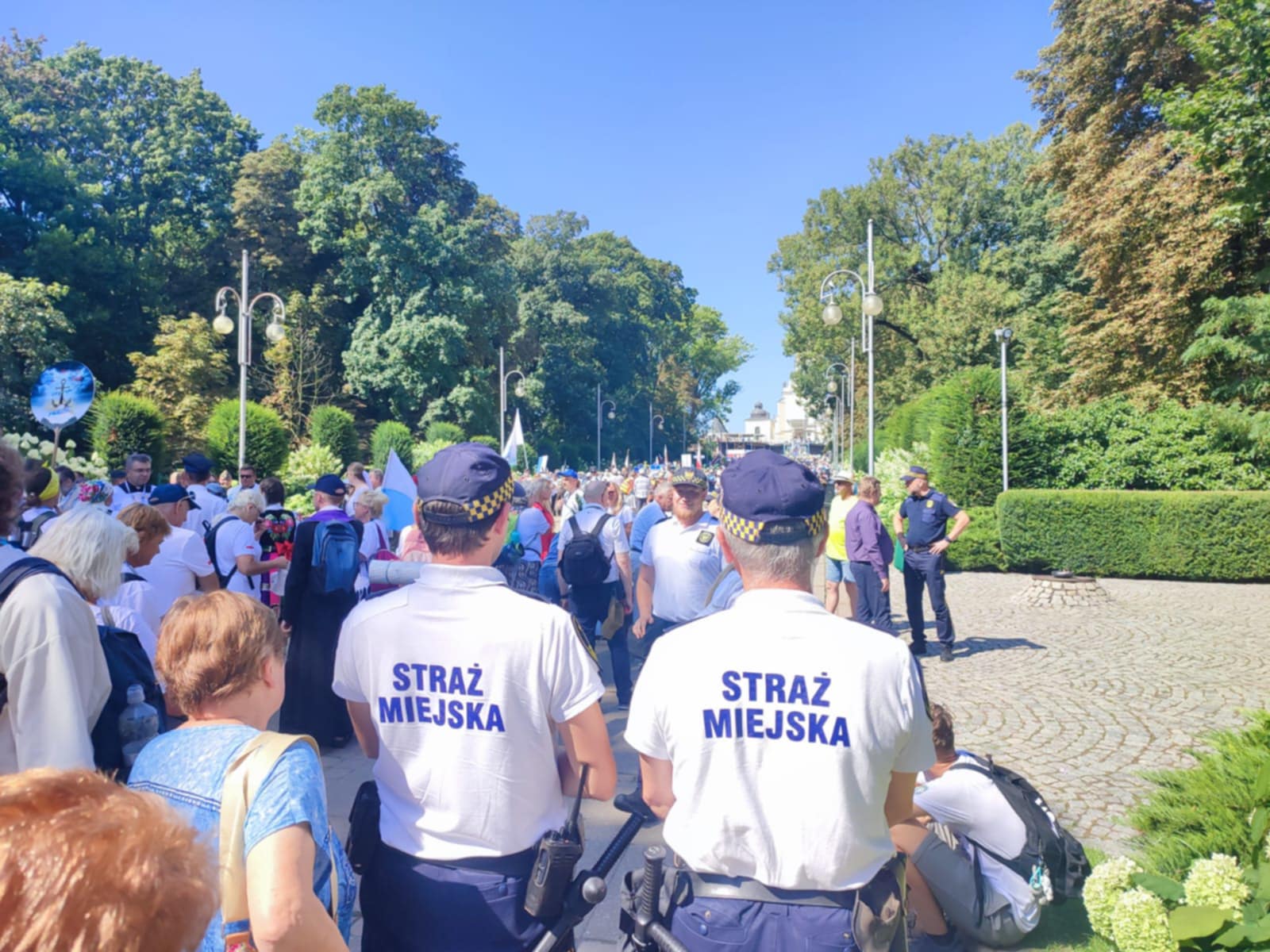 Opaska z numerem telefonu ma ułatwić odnalezienie bliskich