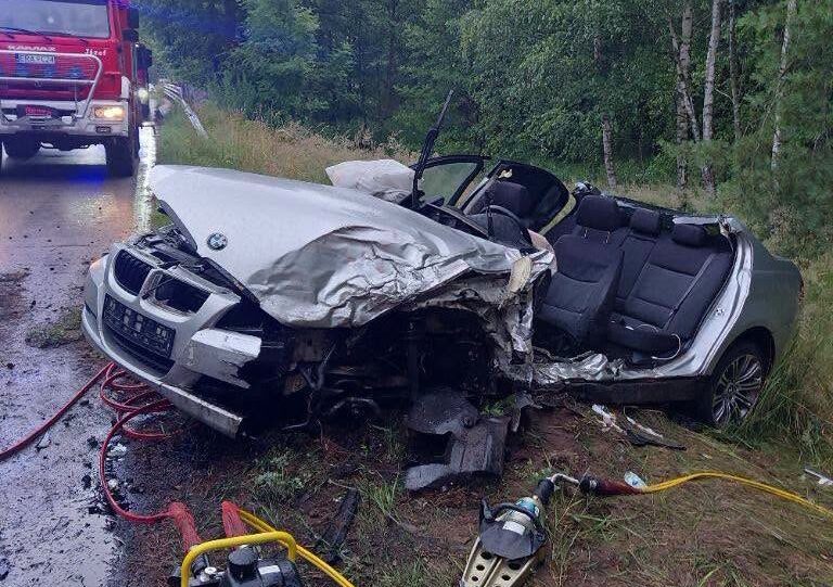 Zderzenie BMW z karetką w powiecie radomszczańskim [ZDJĘCIA]