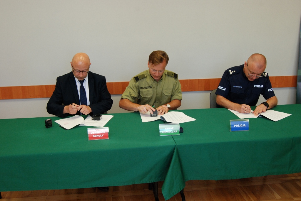 Mundurowy profil w szkołach z nowym wsparciem służb