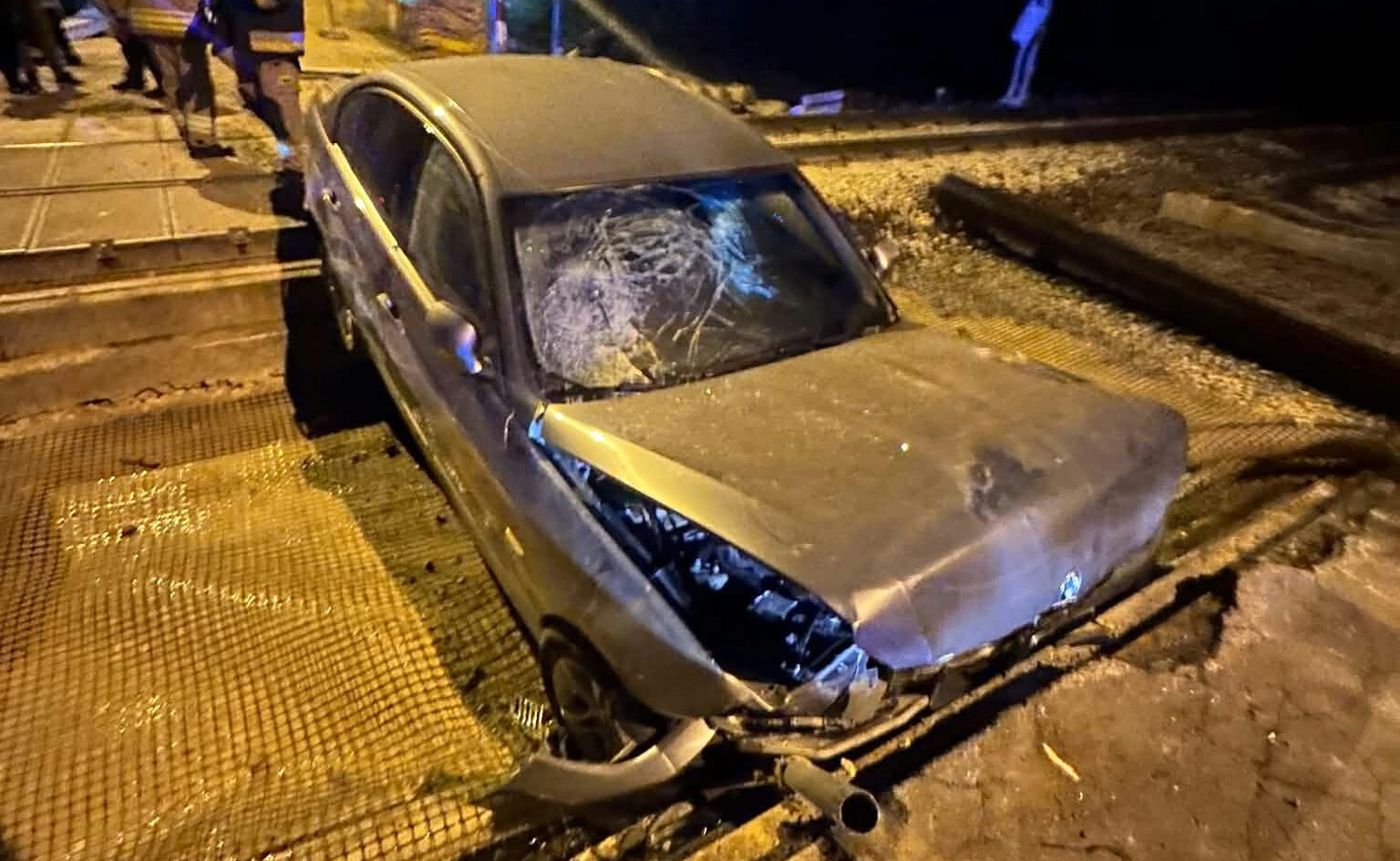 Pijany kierowca wjechał na remontowany przejazd kolejowy w Lusławicach